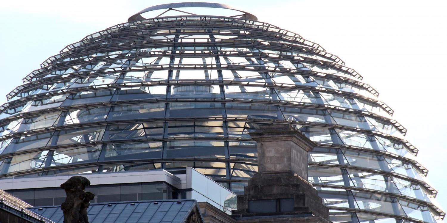 5595_bundestag_kuppel_by_peter_weidemann_pfarrbriefservice